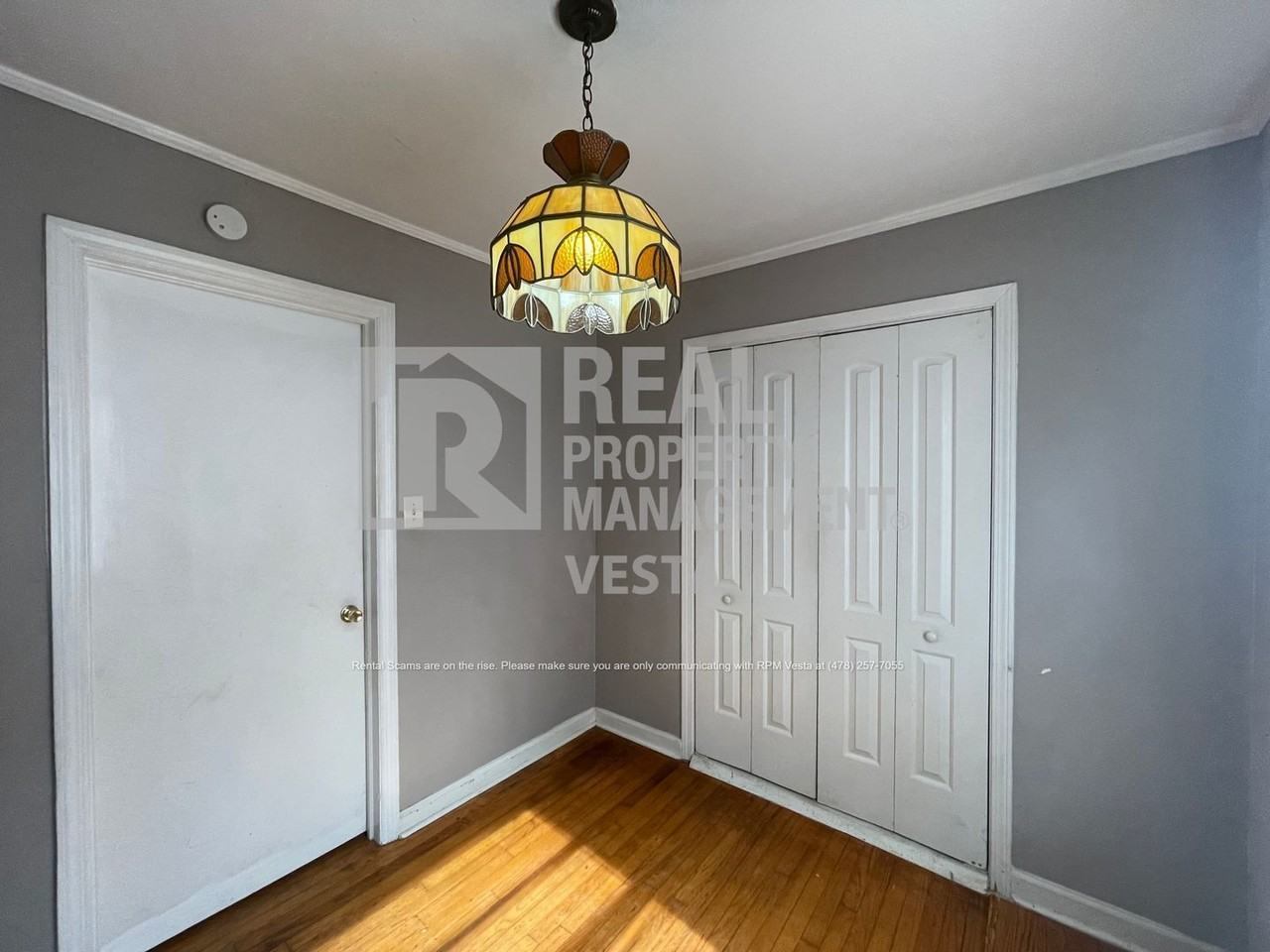 2063 Bayswater Rd - Photo 7 of 15