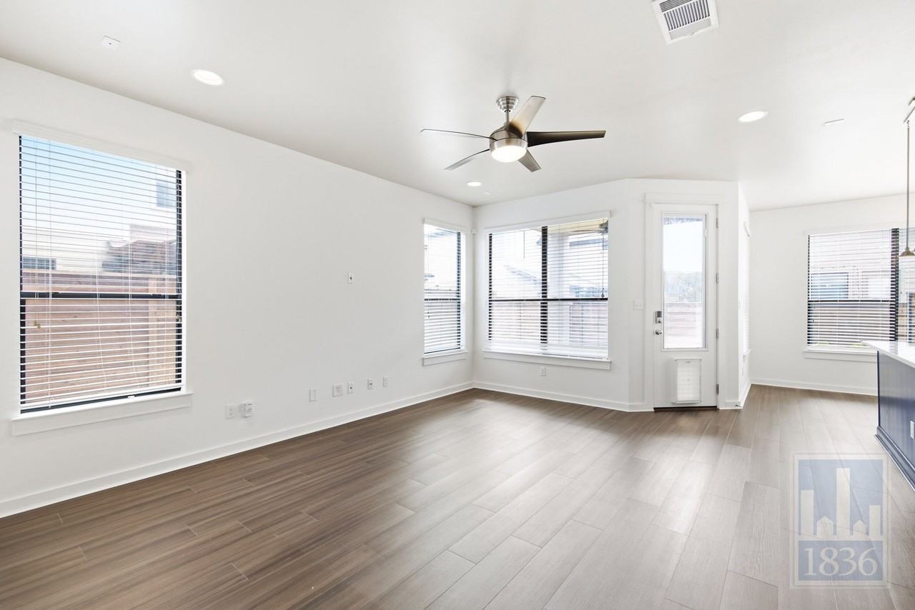3109 Corbin Ln - Photo 4 of 50