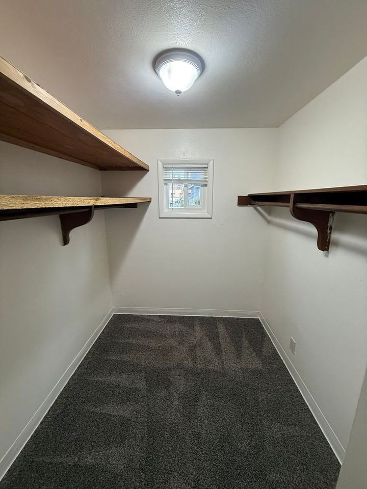 233 Kearney St S - Photo 7 of 10