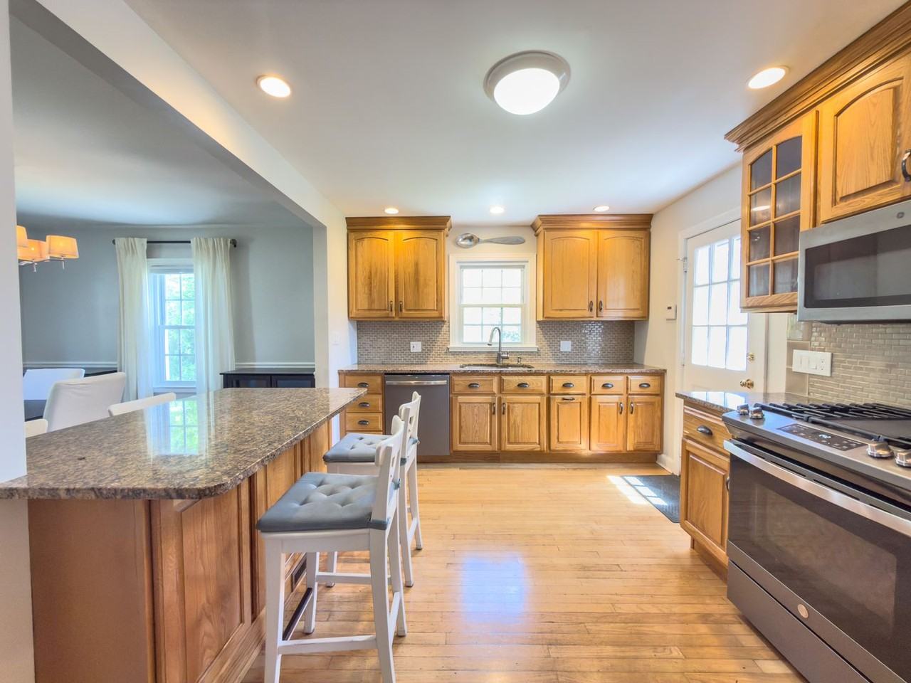 65 Buell St - Photo 2 of 31