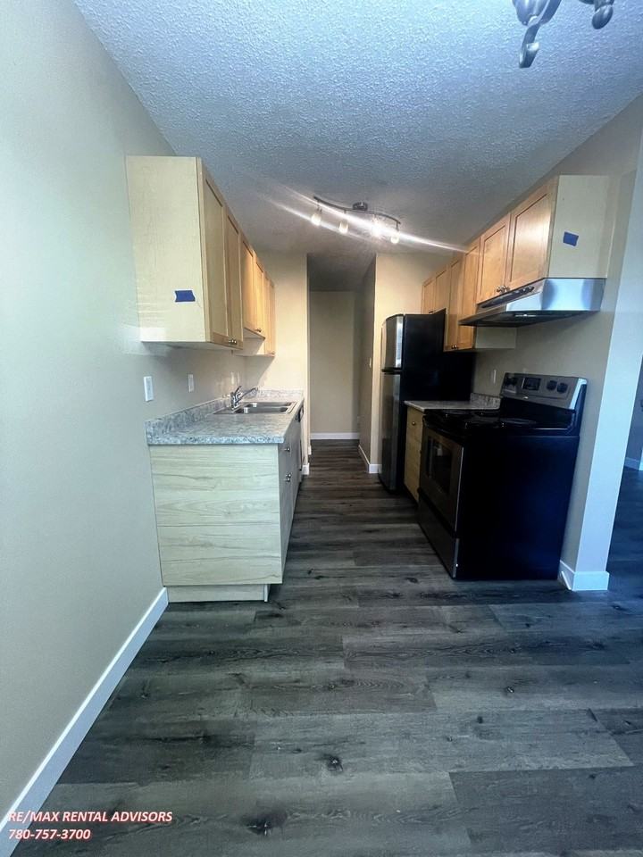 #105 10917 109 Street Northwest - Photo 3 of 20