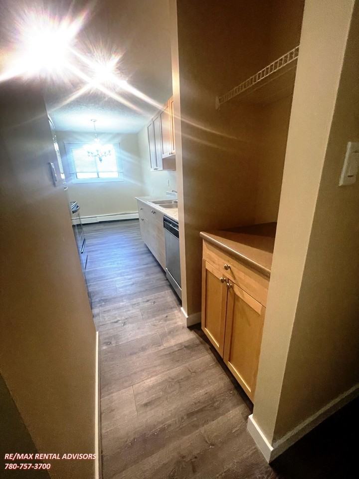 #105 10917 109 Street Northwest - Photo 5 of 20