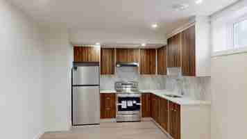 featured image of 215 Corner Glen Gdns Ne