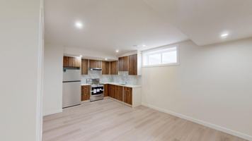 featured image of 215 Corner Glen Gdns Ne