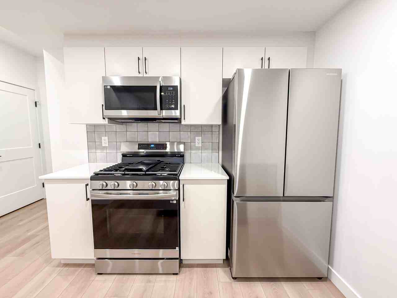 12407 122 Avenue NW, Edmonton - Photo 3 of 11