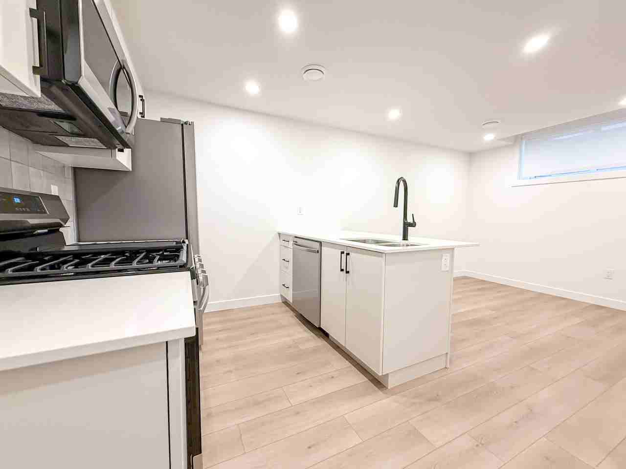 12407 122 Avenue NW, Edmonton - Photo 4 of 11