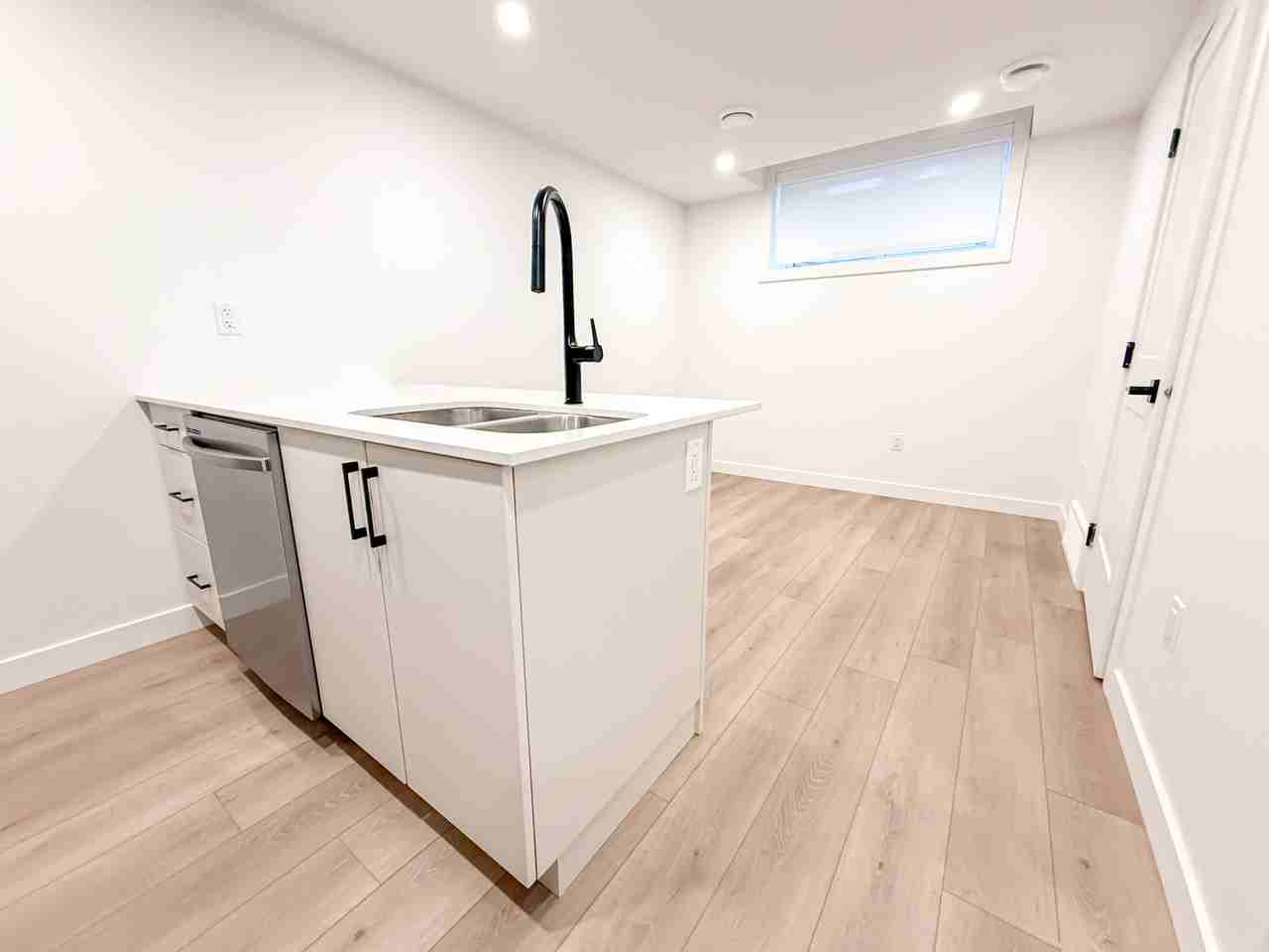 12407 122 Avenue NW, Edmonton - Photo 5 of 11