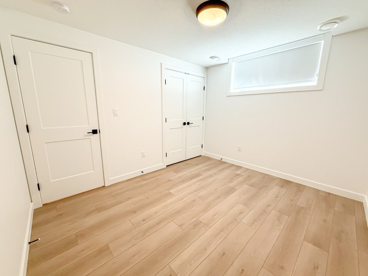 12407 122 Avenue NW, Edmonton - Photo 7 of 11