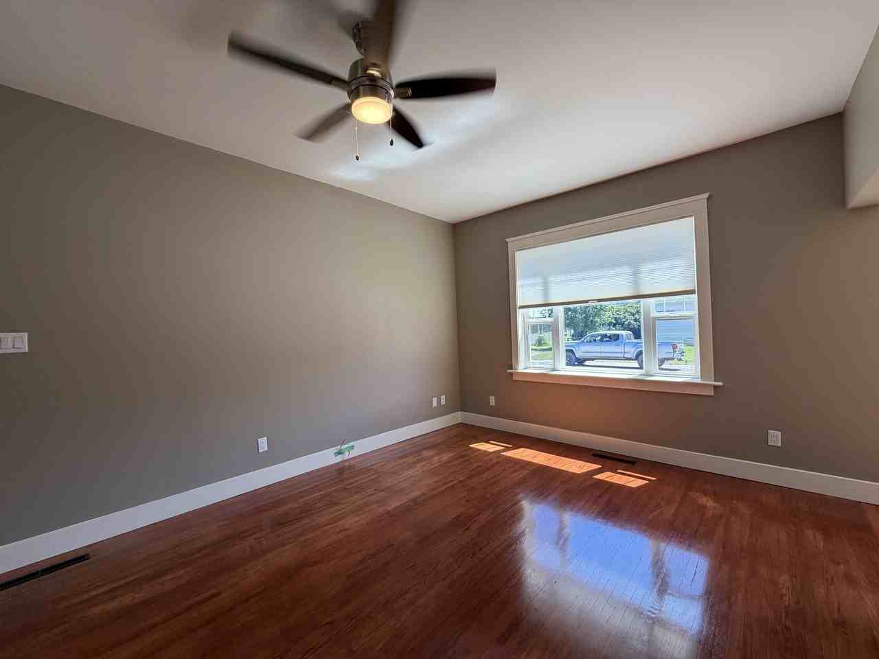 2514 211 Street - Photo 5 of 34