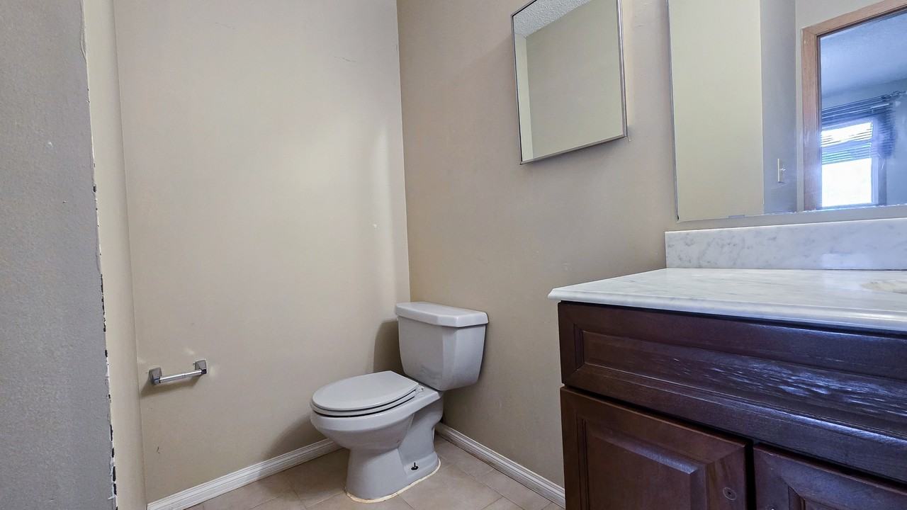 1513 36 St Se - Photo 3 of 24
