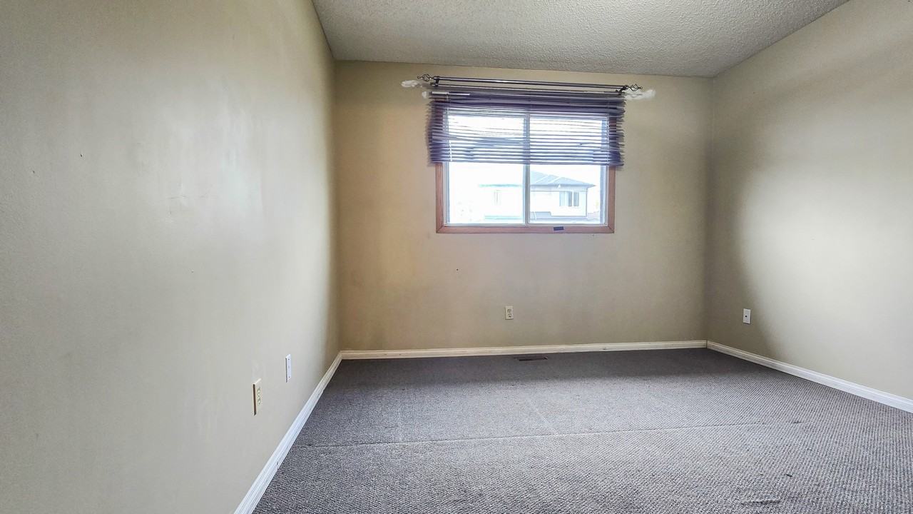 1513 36 St Se - Photo 4 of 24