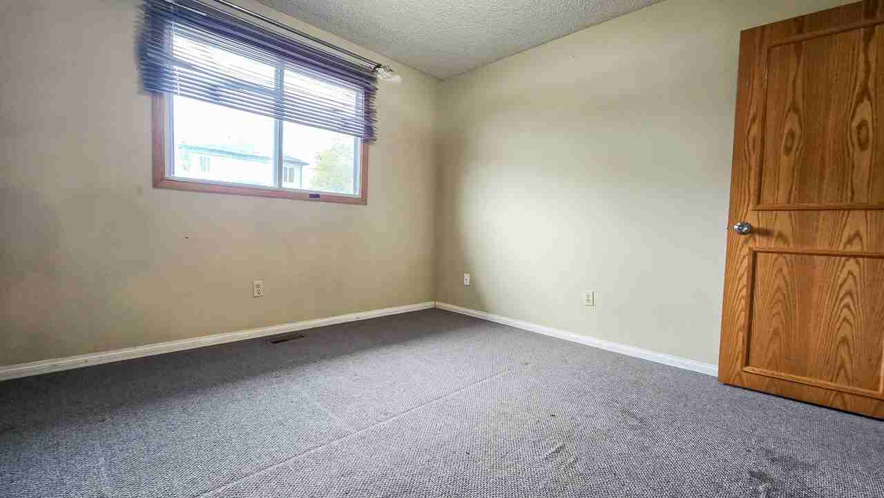 1513 36 St Se - Photo 5 of 24