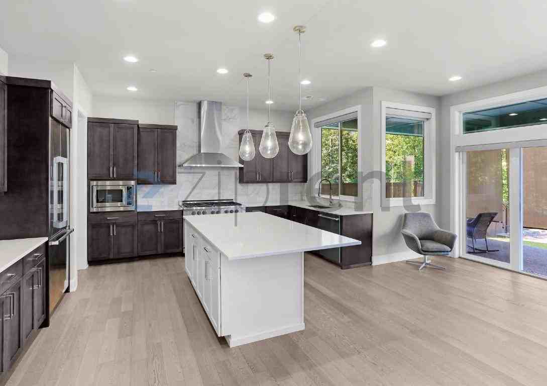 24369 Ne 24th St - Photo 5 of 30