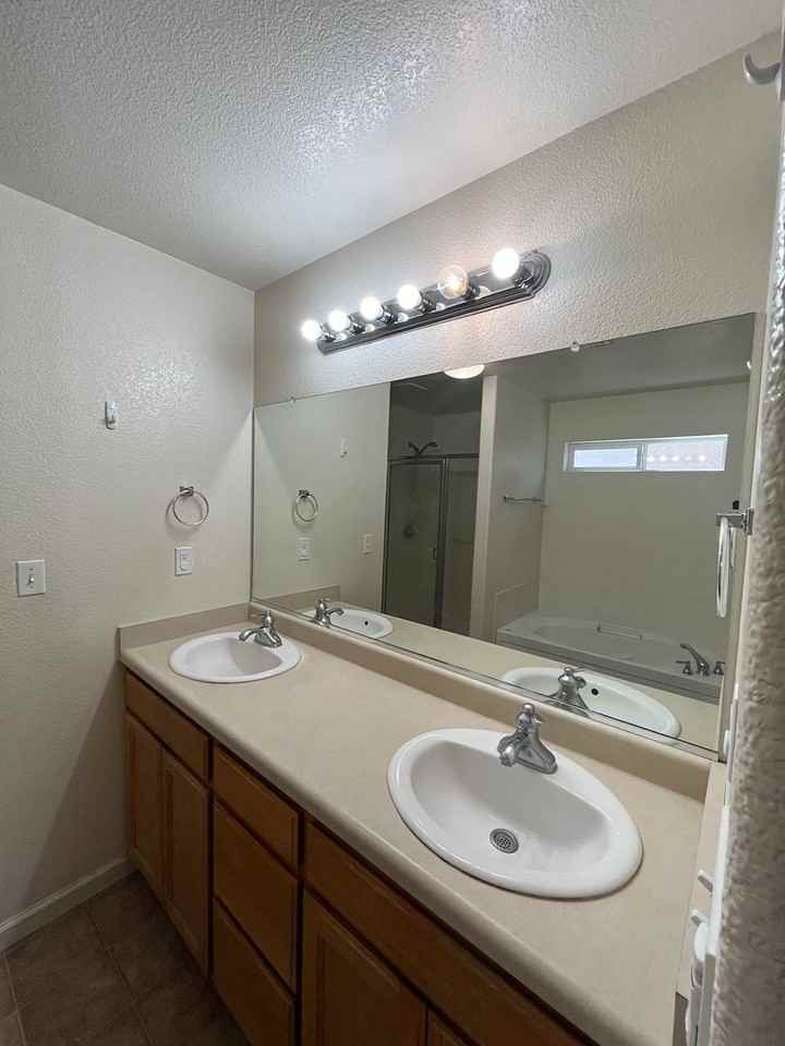 550 Castlerock Ave - Photo 3 of 20