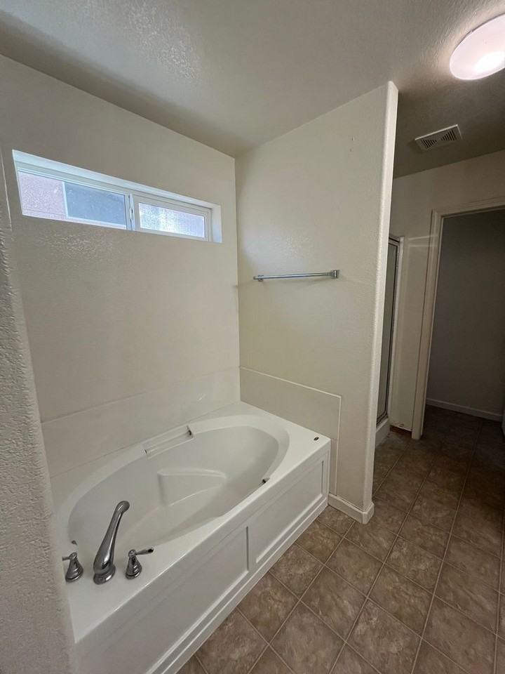 550 Castlerock Ave - Photo 4 of 20