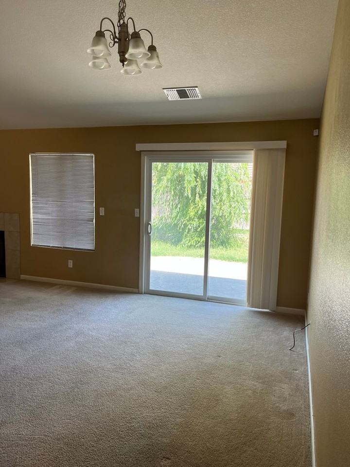 550 Castlerock Ave - Photo 5 of 20