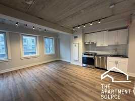 featured image of 952 W Carmen Ave #305