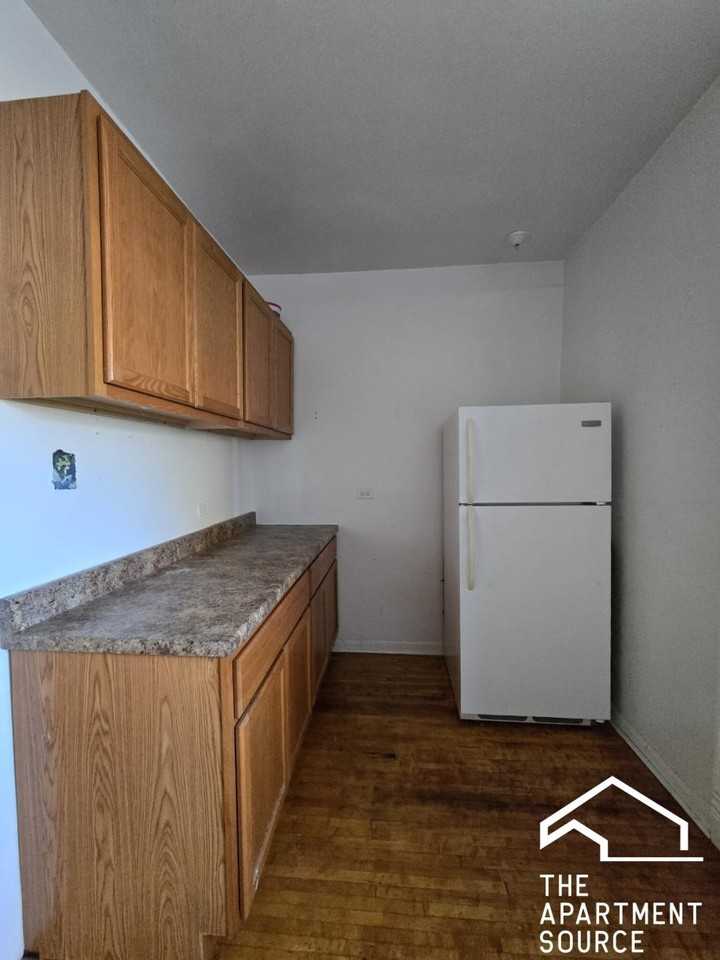 1364 W Estes Ave #2N - Photo 2 of 7