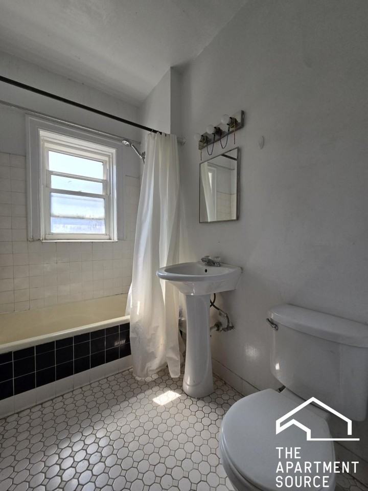 1364 W Estes Ave #2N - Photo 7 of 7