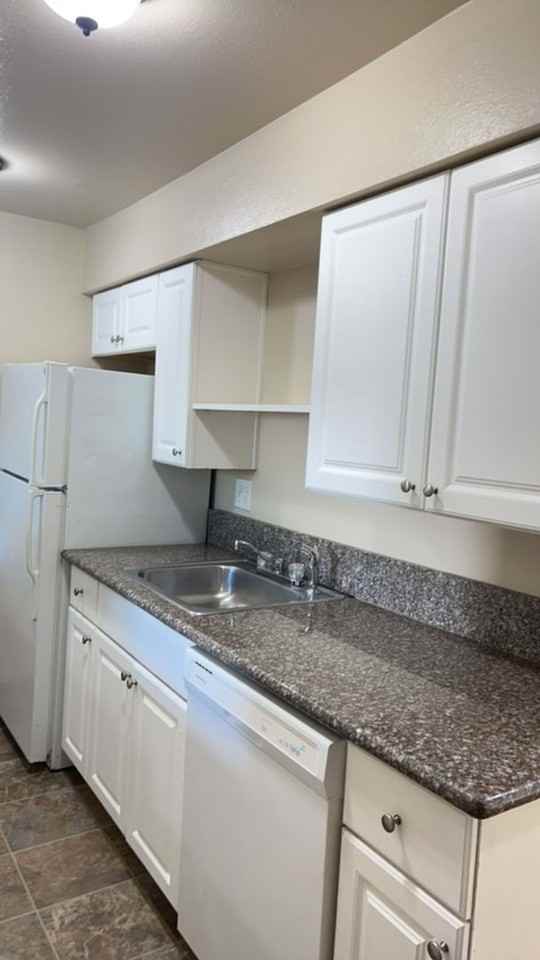 461 Se Lilly Ave Apt B - Photo 6 of 13