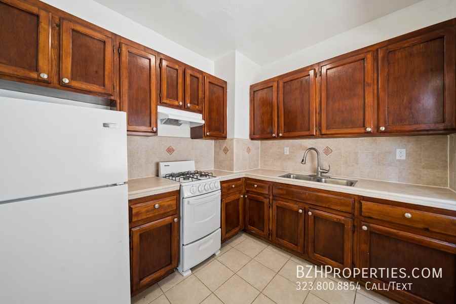 1267 Vin Scully Ave Property - Photo 4 of 18