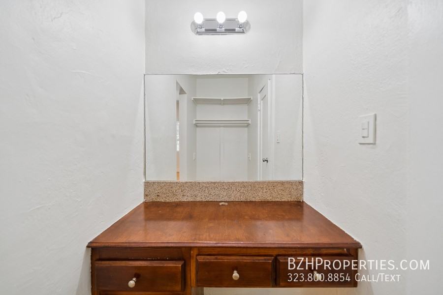 1267 Vin Scully Ave Property - Photo 5 of 18