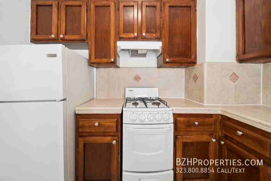 1267 Vin Scully Ave Property - Photo 6 of 18