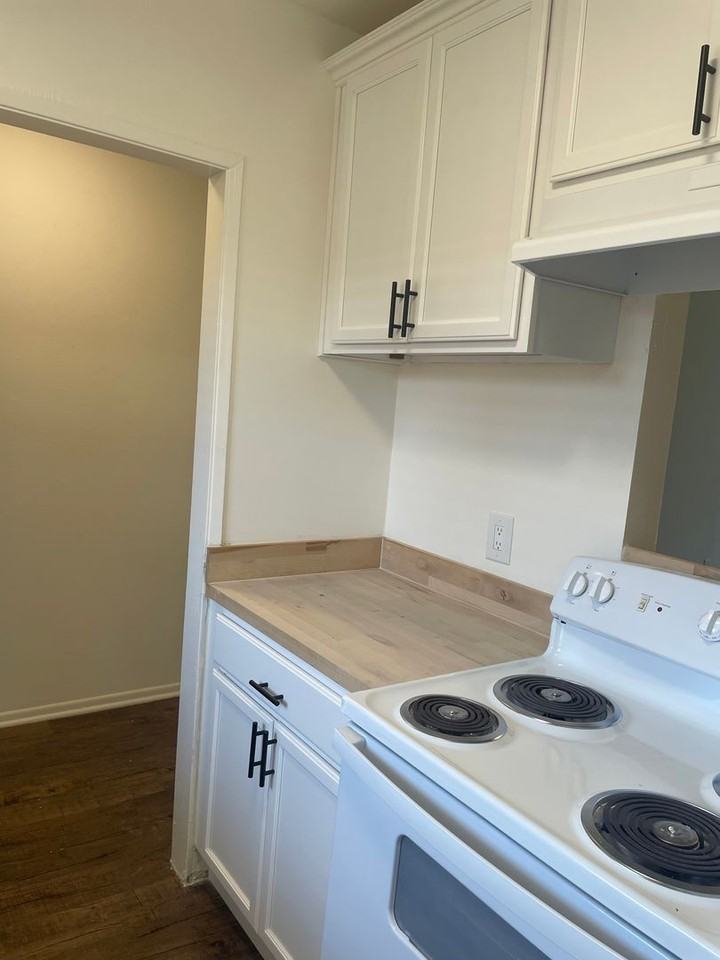 220 Bay St. - Photo 2 of 11