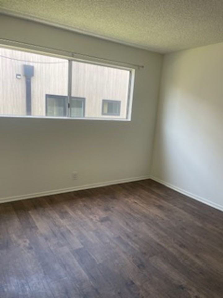 220 Bay St. - Photo 7 of 11
