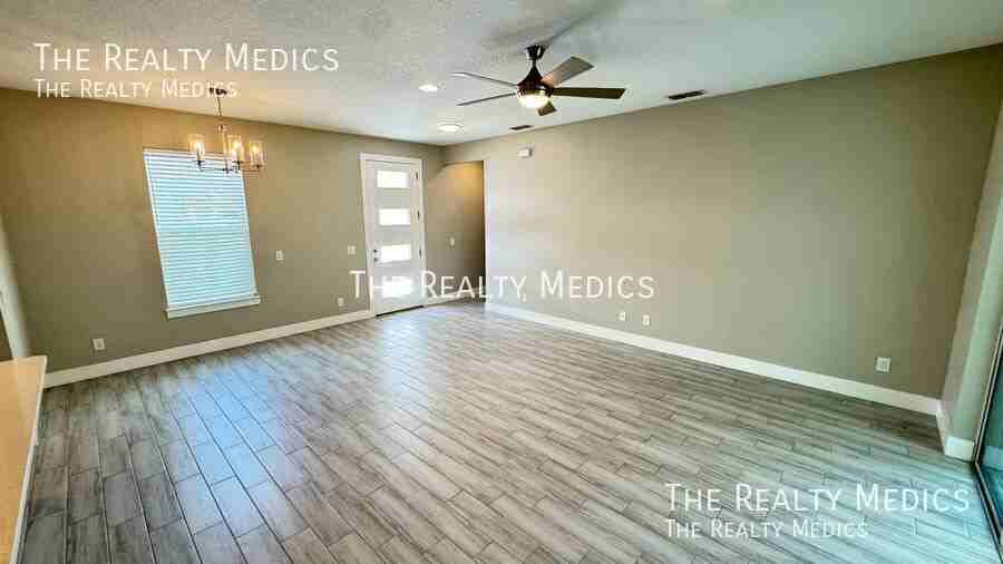 239 Hibiscus Ln - Photo 5 of 49