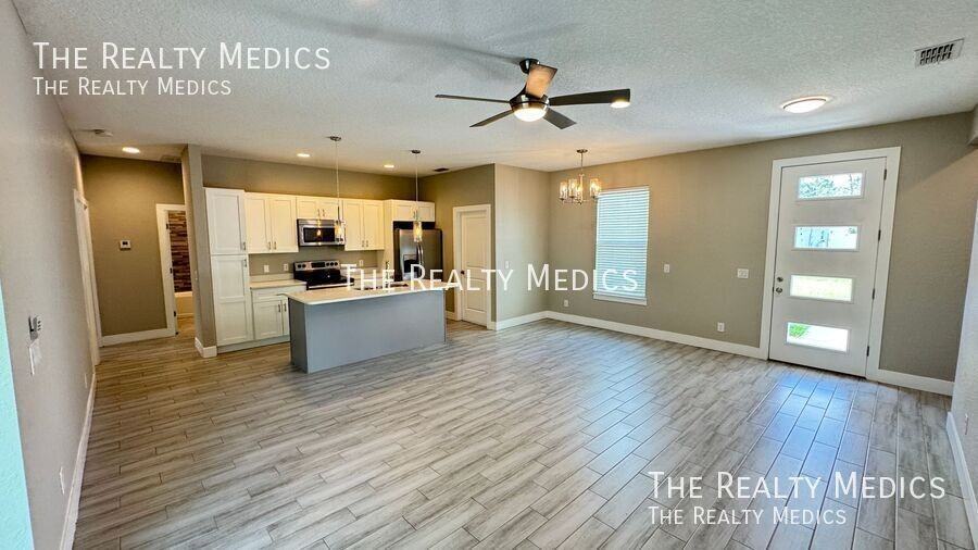 239 Hibiscus Ln - Photo 7 of 49
