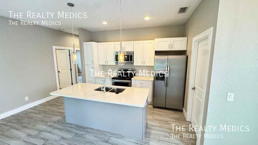239 Hibiscus Ln - Photo 7 of 47