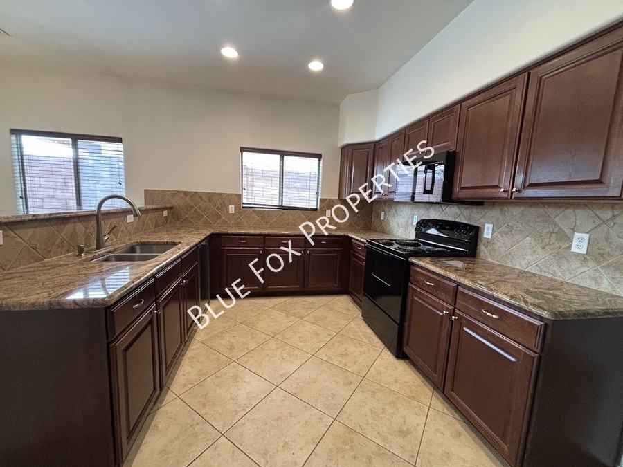 7685 E Fair Meadows Loop - Photo 2 of 22