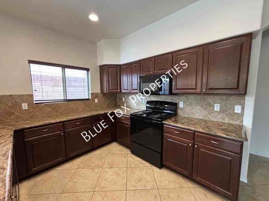 7685 E Fair Meadows Loop - Photo 3 of 22