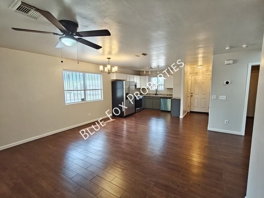 100 E Medina Rd - Photo 3 of 22