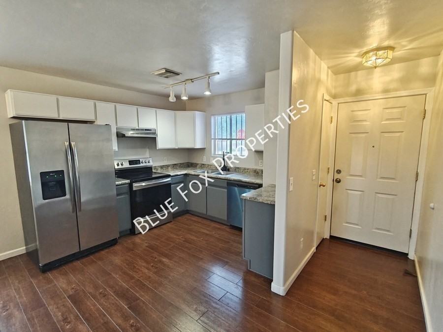 100 E Medina Rd - Photo 4 of 22