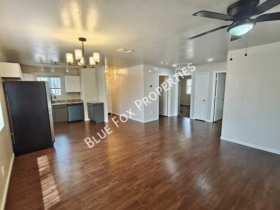 100 E Medina Rd - Photo 7 of 22