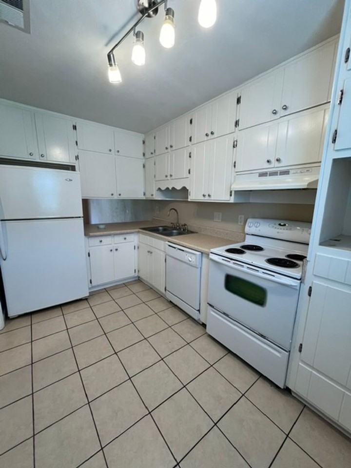 1569 Jacks Dr - Photo 7 of 35