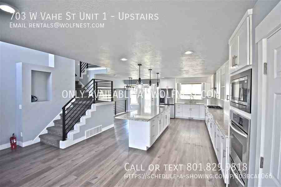 703 W Vahe St Unit 1 - Photo 3 of 37