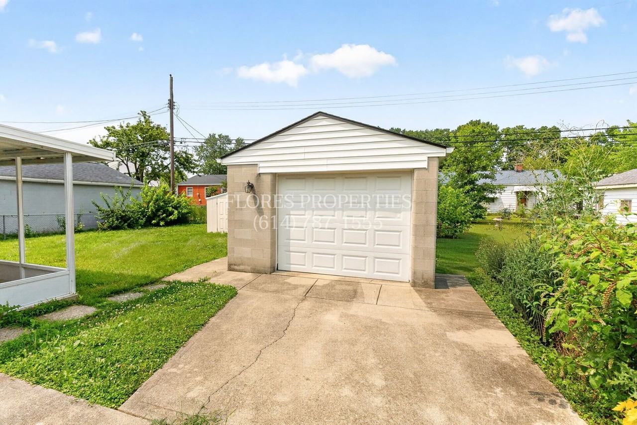 1136 Pauline Ave - Photo 6 of 50