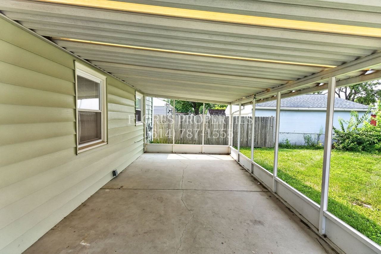 1136 Pauline Ave - Photo 7 of 50