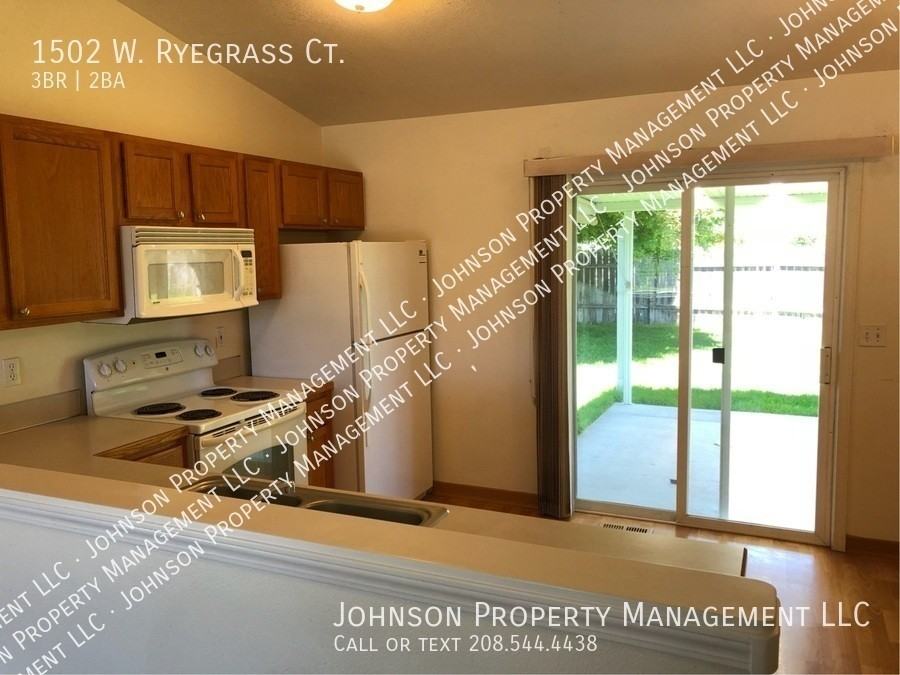 1502 W Ryegrass Ct - Photo 2 of 12