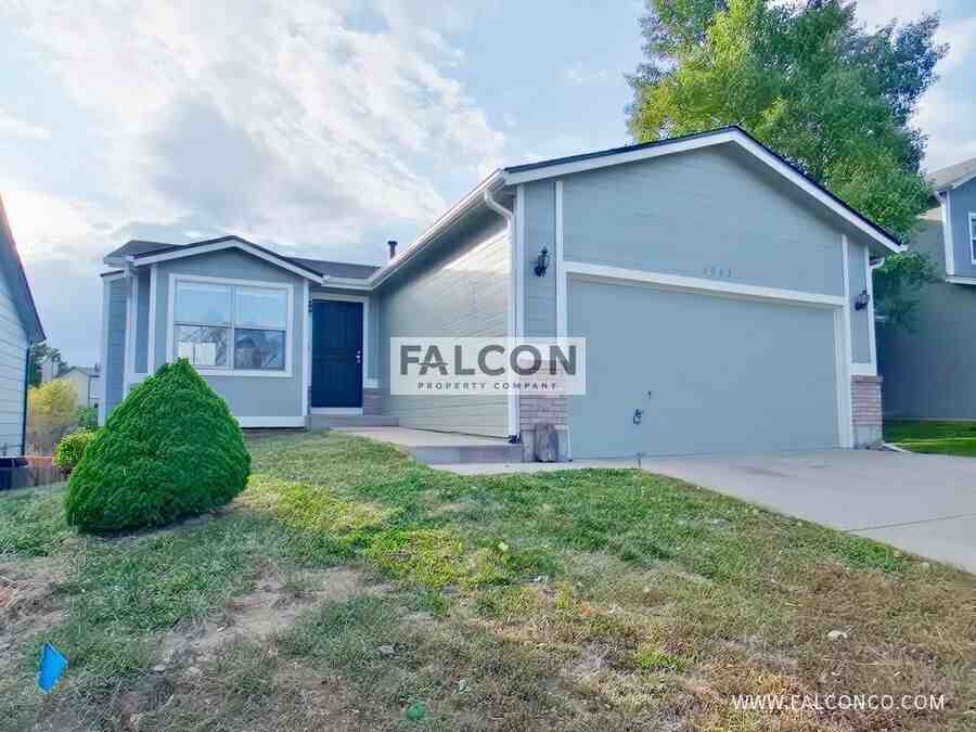 5982 Corinth Dr - Photo 2 of 20