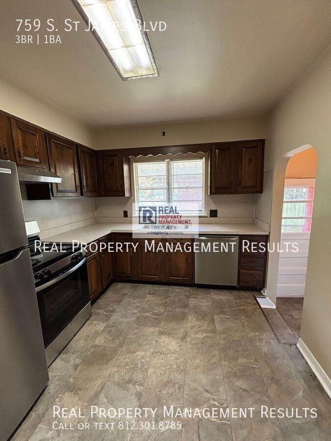 759 S Saint James Blvd - Photo 4 of 16