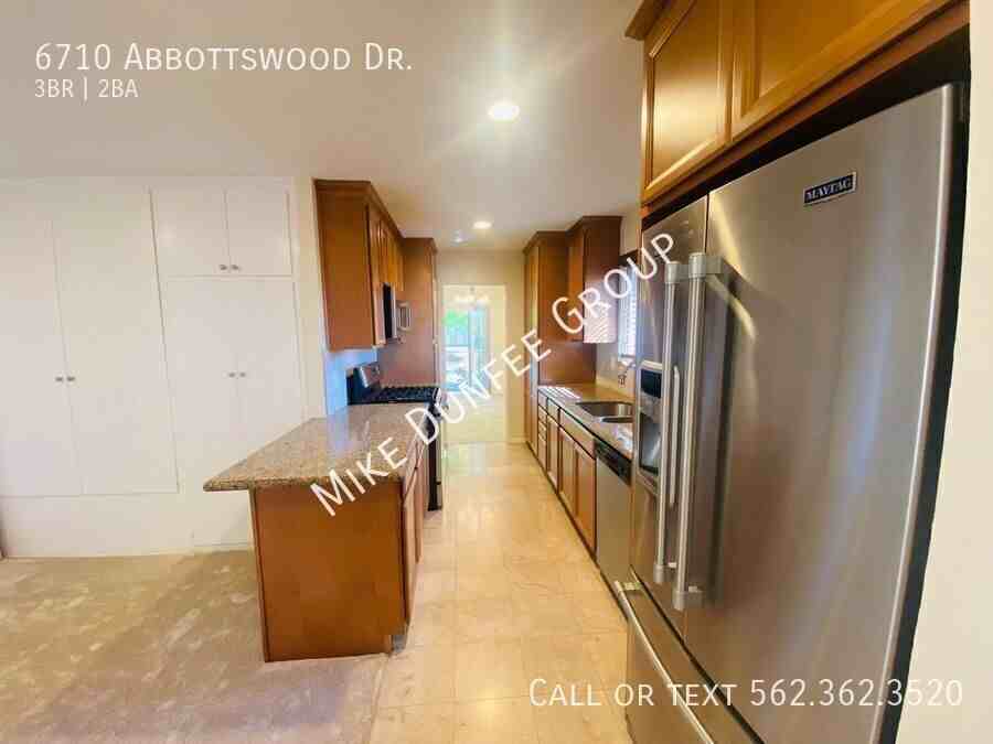 6710 Abbottswood Dr - Photo 4 of 32
