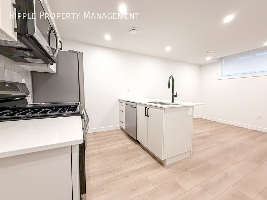 12407 122 Ave Nw - Photo 4 of 11