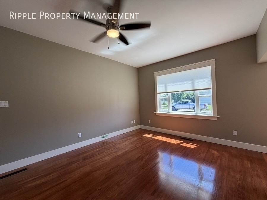 2514 211 St #1 - Photo 5 of 33