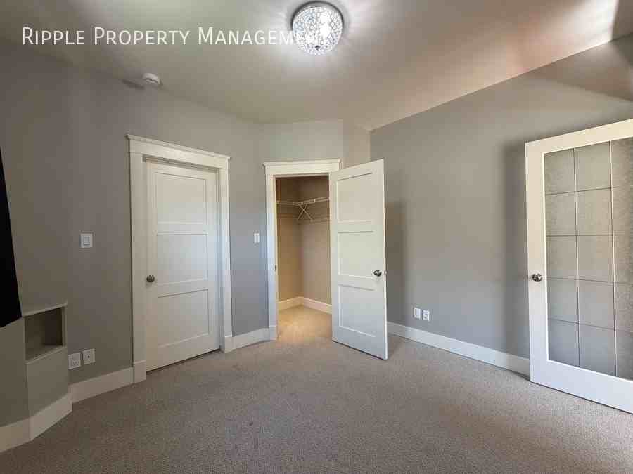 2514 211 St #1 - Photo 7 of 33