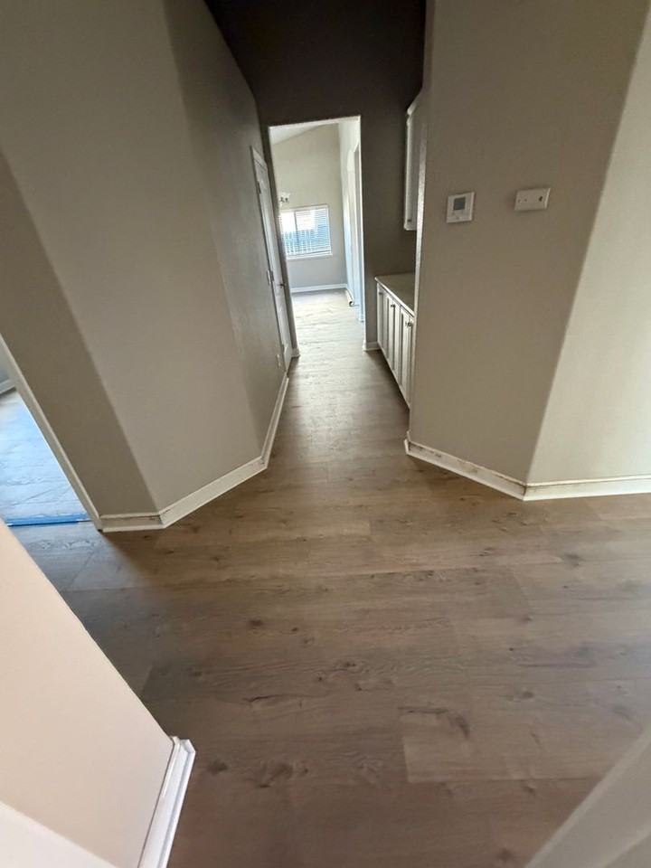 611 Winepress St - Photo 4 of 17