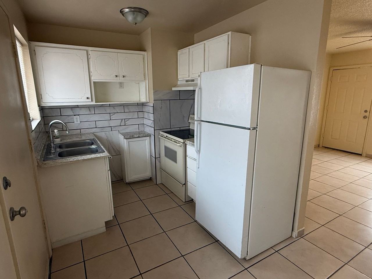 907 W 21st St - Photo 6 of 12